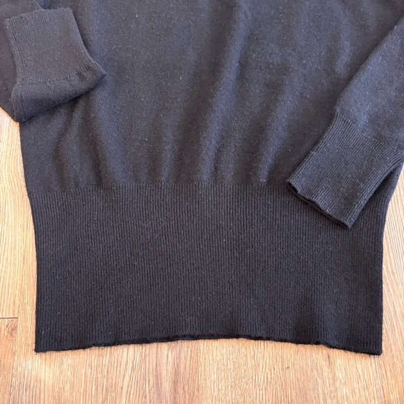 Vince Women’s 100% Cashmere Crewneck Sweater Open Back Black Size XS - Picture 3 of 8